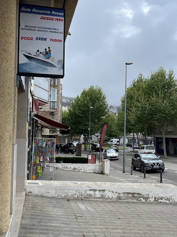 Estanterías de repuestos organizados